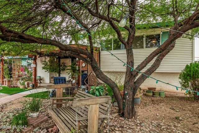 8010 E 18th Place, Tucson, AZ 85710
