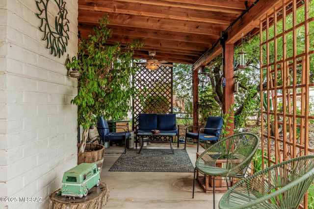 8010 E 18th Place, Tucson, AZ 85710