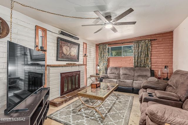 8010 E 18th Place, Tucson, AZ 85710