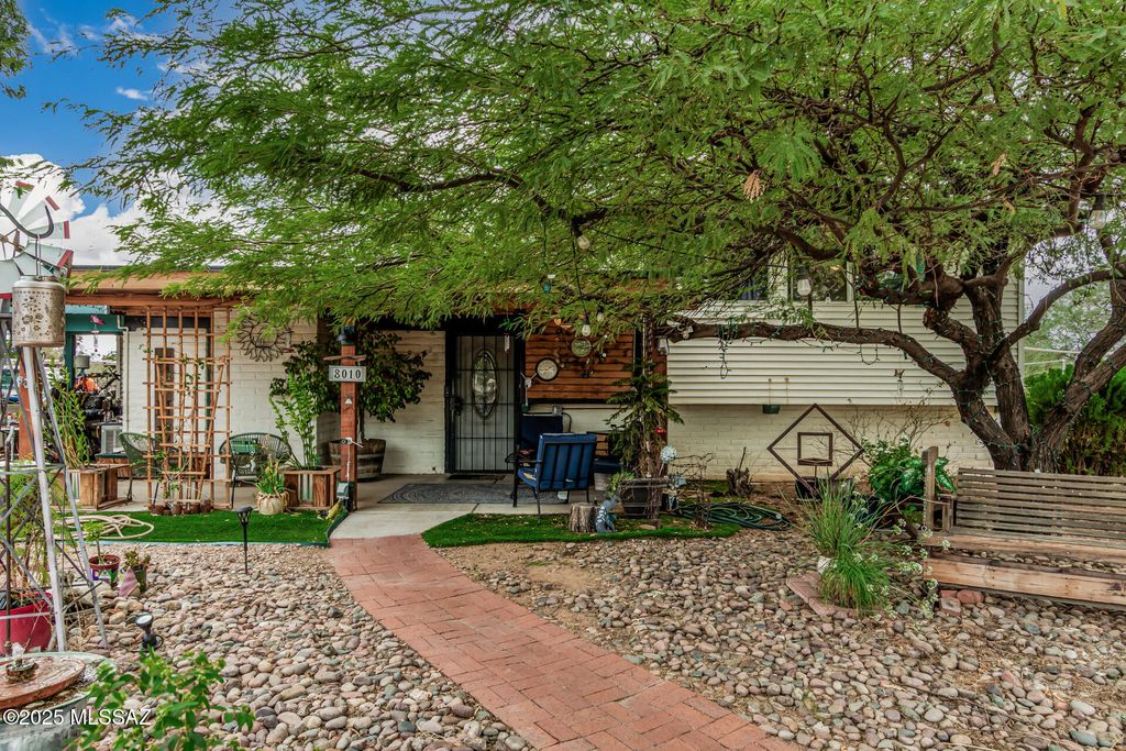 8010 E 18th Place, Tucson, AZ 85710