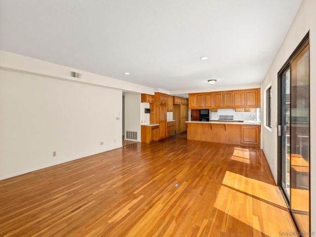 349 51 G, Coronado, CA 92118
