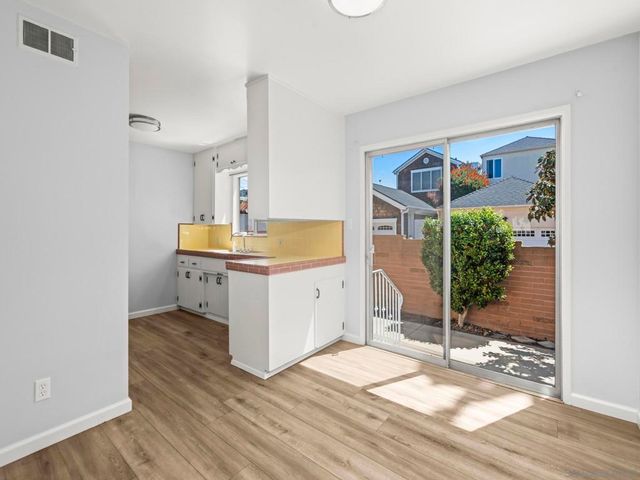 349 51 G, Coronado, CA 92118