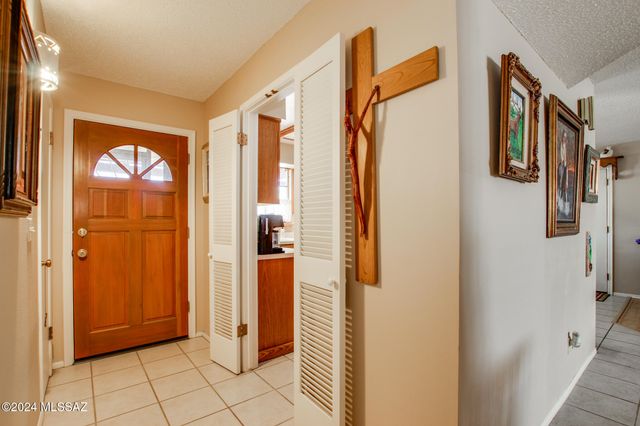 321 S Abrego Drive, Green Valley, AZ 85614