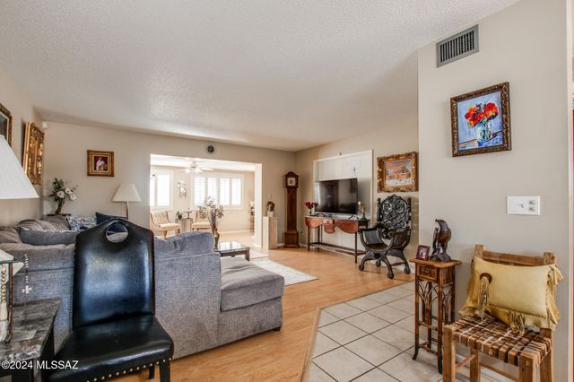 321 S Abrego Drive, Green Valley, AZ 85614