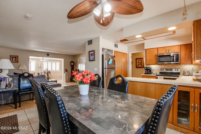321 S Abrego Drive, Green Valley, AZ 85614