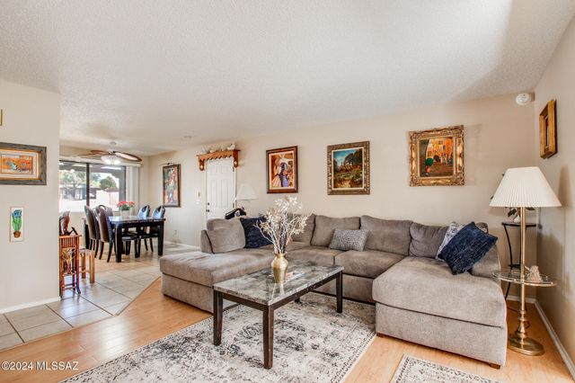 321 S Abrego Drive, Green Valley, AZ 85614