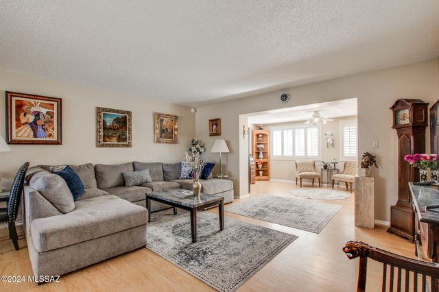 321 S Abrego Drive, Green Valley, AZ 85614