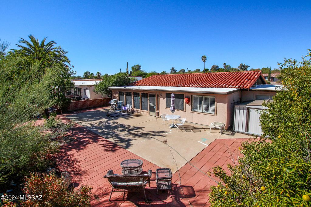 321 S Abrego Drive, Green Valley, AZ 85614