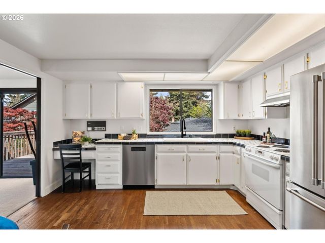 14605 Sw CARLSBAD Dr, Beaverton, OR 97007