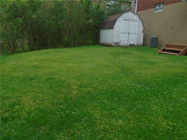 1121 Spruce St, Harmony Twp, PA 15003