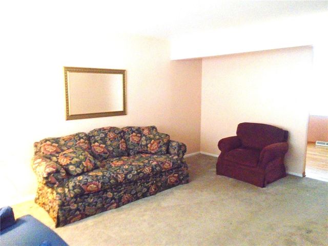 1121 Spruce St, Harmony Twp, PA 15003