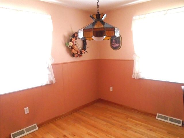 1121 Spruce St, Harmony Twp, PA 15003