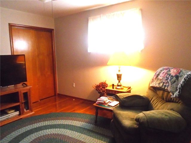 1121 Spruce St, Harmony Twp, PA 15003