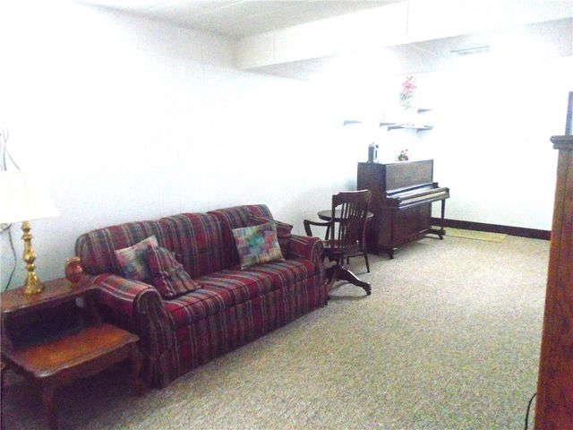 1121 Spruce St, Harmony Twp, PA 15003