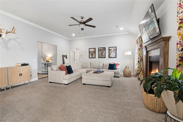 1050 Fair Oaks Street, Tontitown, AR 72762
