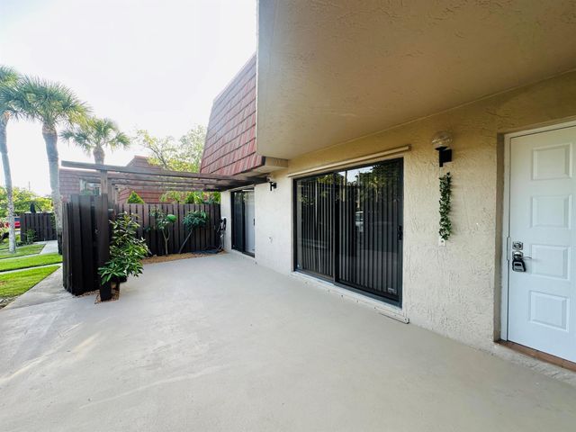 8559 Boca Rio Drive, Boca Raton, FL 33433