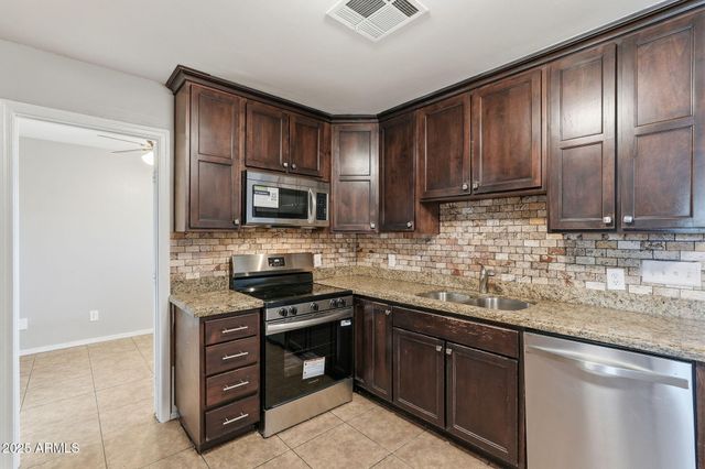 2125 E SWEETWATER Avenue, Phoenix, AZ 85022