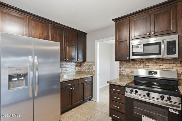 2125 E SWEETWATER Avenue, Phoenix, AZ 85022