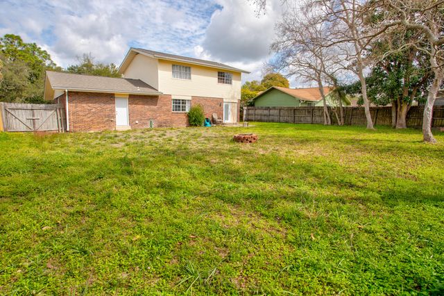 20 E Casa Loma Drive, Mary Esther, FL 32569