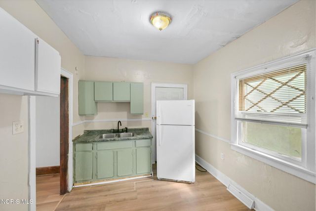 303 Hillwood Drive, Toledo, OH 43608