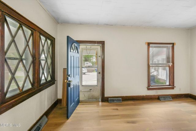 303 Hillwood Drive, Toledo, OH 43608