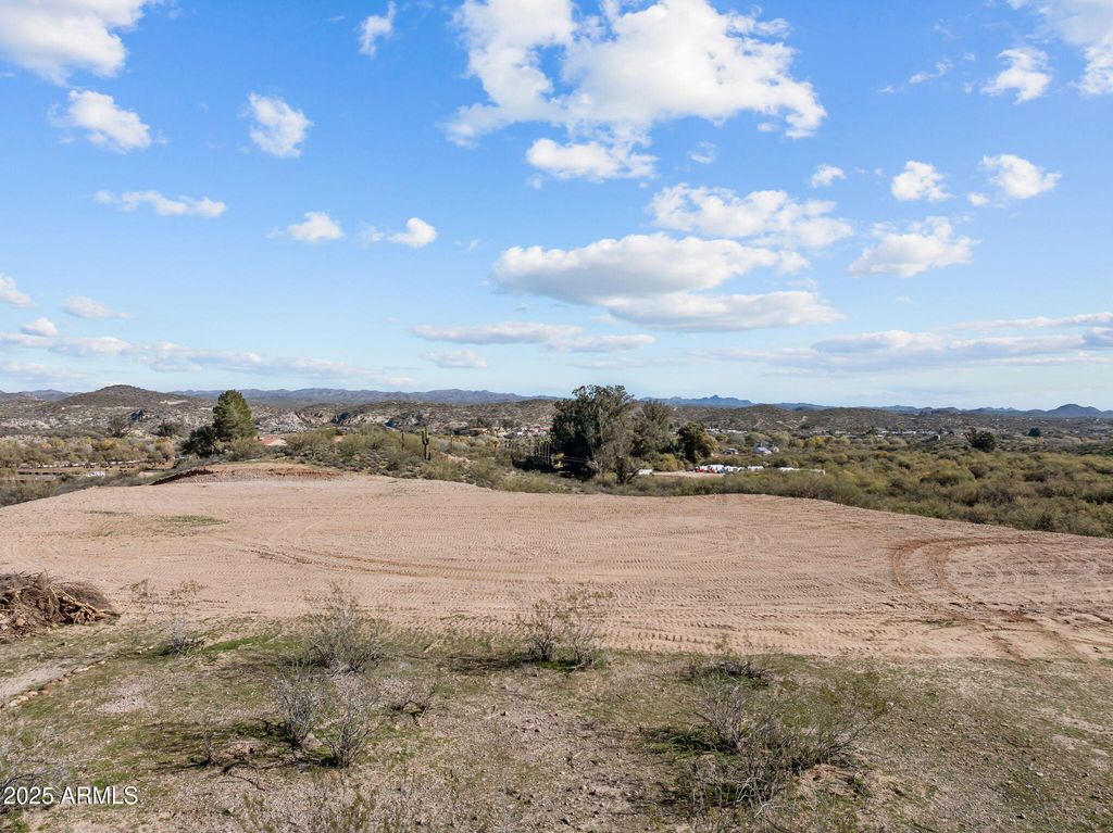 215 HOWARD Court -, Wickenburg, AZ 85390 — photo 2
