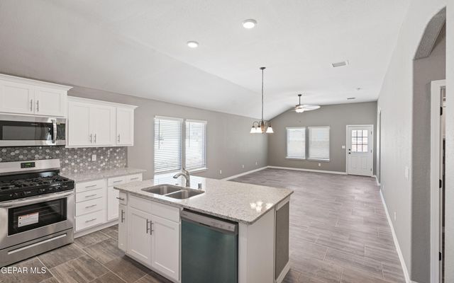 13941 Summer Wave Avenue, El Paso, TX 79928