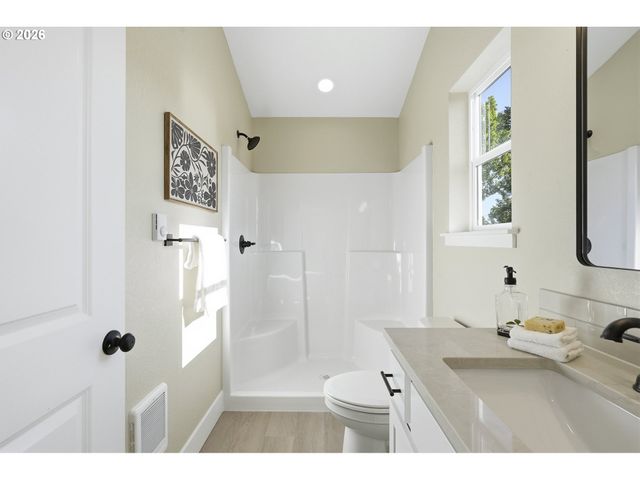 5222 Se Ramona St, Portland, OR 97206