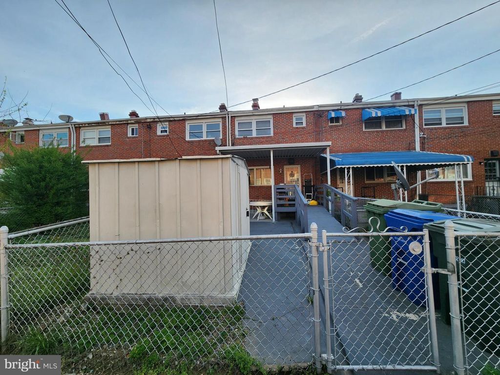 Image 4 of property listing at 2122 ASHBURTON ST, Baltimore, MD 21216