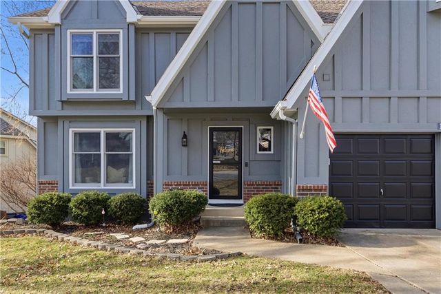 16248 W Briarwood Court, Olathe, KS 66062