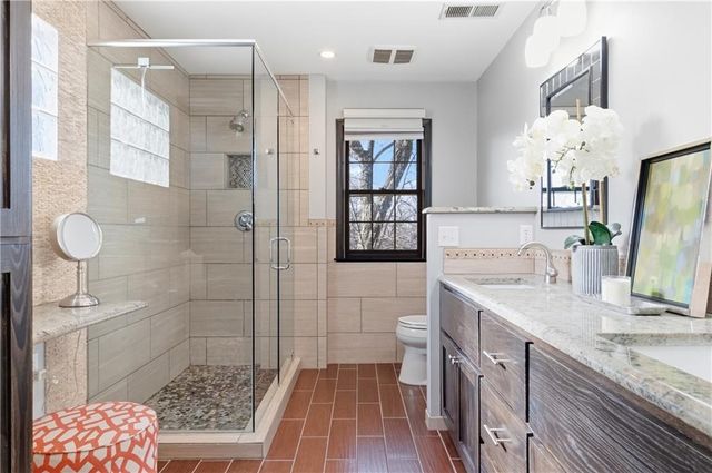 16248 W Briarwood Court, Olathe, KS 66062