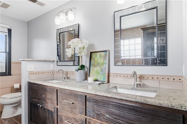 16248 W Briarwood Court, Olathe, KS 66062