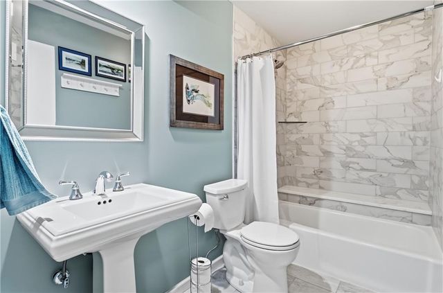 16248 W Briarwood Court, Olathe, KS 66062