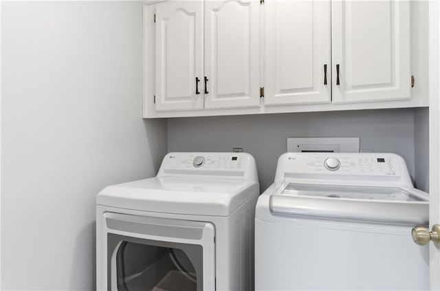 16248 W Briarwood Court, Olathe, KS 66062