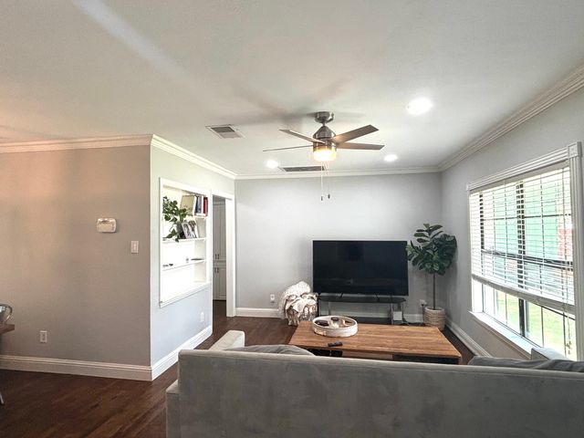3835 Hawick Lane, Dallas, TX 75220