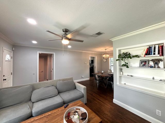 3835 Hawick Lane, Dallas, TX 75220