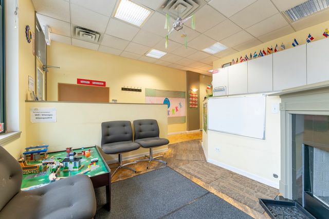 2836 N Southport Avenue G, Chicago, IL 60657