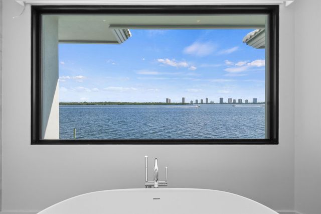 101 Bowsprit Drive, North Palm Beach, FL 33408