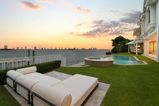 101 Bowsprit Drive, North Palm Beach, FL 33408