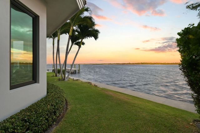 101 Bowsprit Drive, North Palm Beach, FL 33408