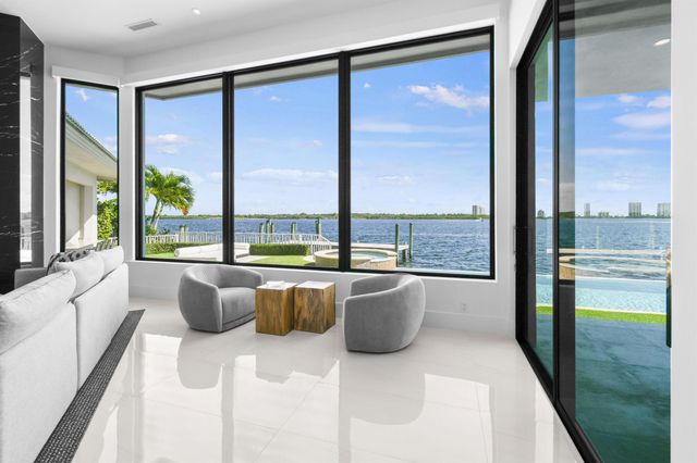 101 Bowsprit Drive, North Palm Beach, FL 33408