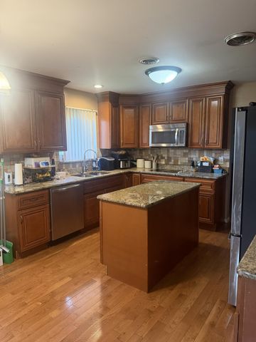 3966 Iverness Lane, West Bloomfield, MI 48323