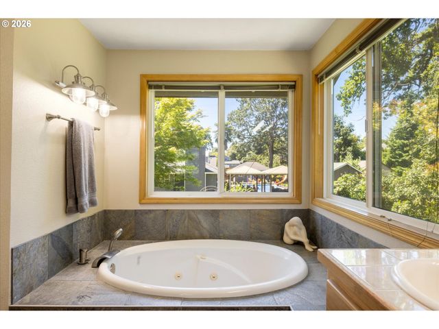 721 Nw 58TH St, Vancouver, WA 98663