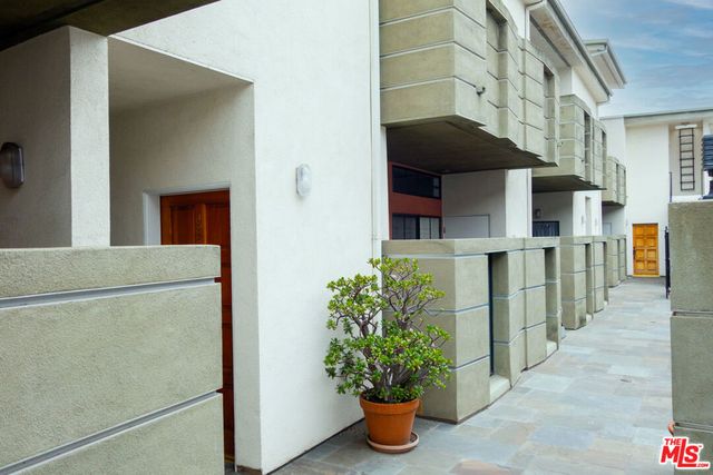 4543 Willis Avenue 102, Sherman Oaks, CA 91403