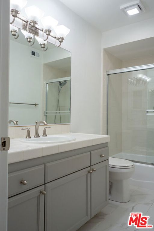 Image 15 of property listing at 4543 Willis Avenue 102, Sherman Oaks, CA 91403