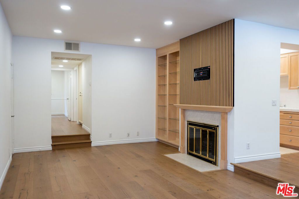 Image 17 of property listing at 4543 Willis Avenue 102, Sherman Oaks, CA 91403