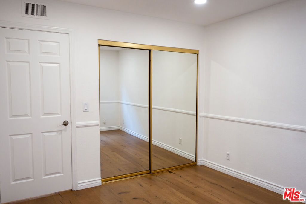 Image 18 of property listing at 4543 Willis Avenue 102, Sherman Oaks, CA 91403