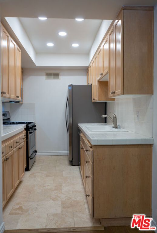 Image 27 of property listing at 4543 Willis Avenue 102, Sherman Oaks, CA 91403