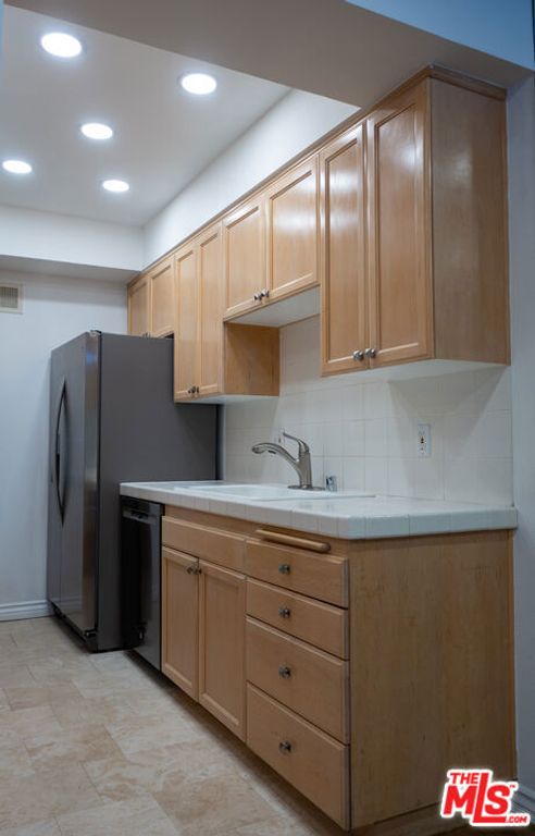 Image 30 of property listing at 4543 Willis Avenue 102, Sherman Oaks, CA 91403