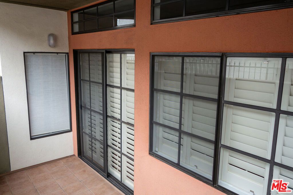 Image 33 of property listing at 4543 Willis Avenue 102, Sherman Oaks, CA 91403